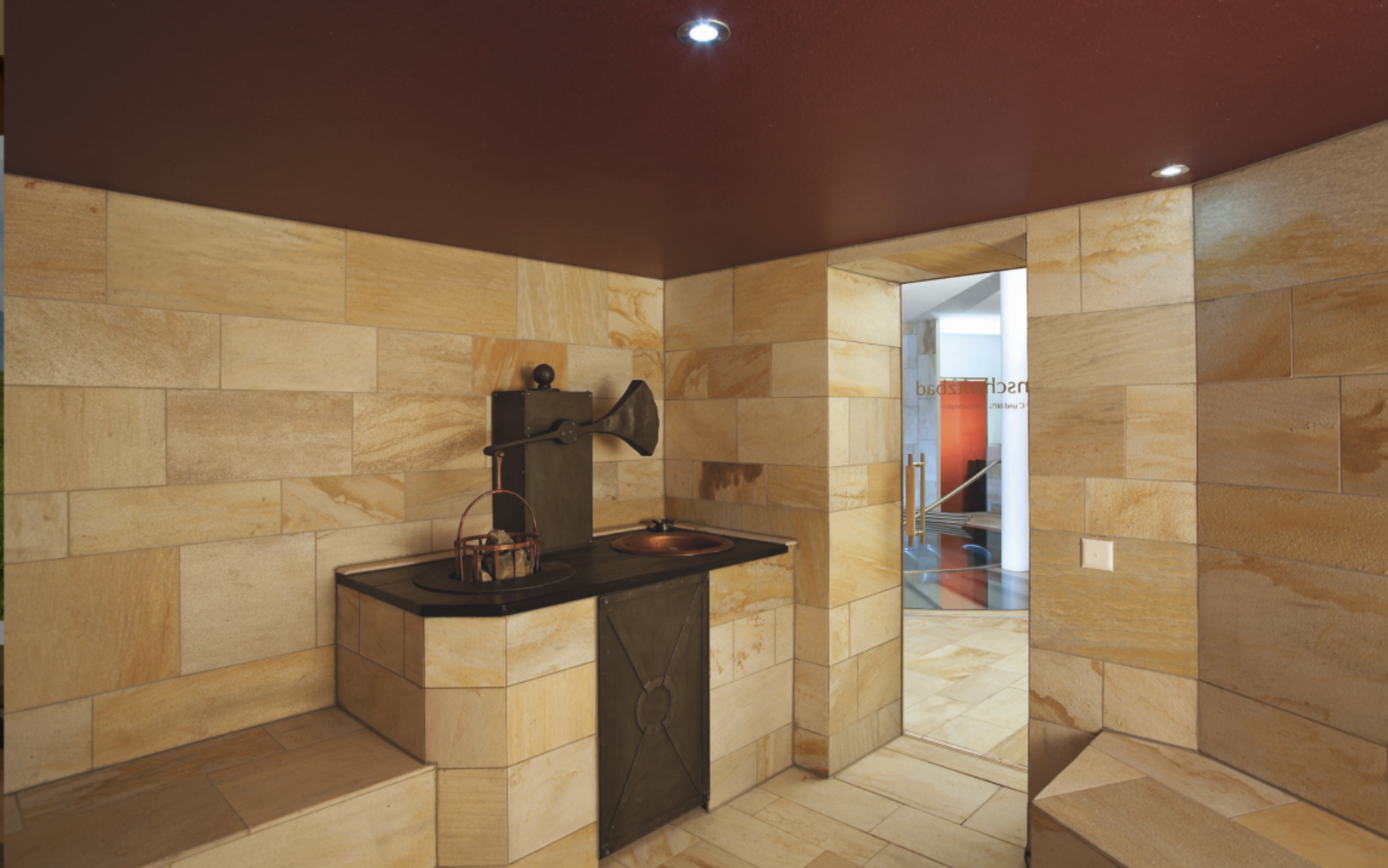 Innenausbau im Spa-Bereich mit Naturstein, dunkler Decke und Design – exklusives Wellnesshotel Stoos Innenausbau im Spa-Bereich mit Naturstein, dunkler Decke und Design – exklusives Wellnesshotel Stoos
